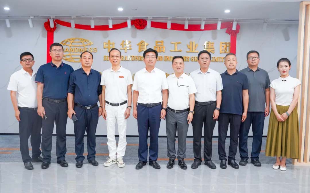 蓬萊區(qū)領(lǐng)導(dǎo)來訪中華食品工業(yè)集團總部，洽談?wù)猩桃Y合作事宜